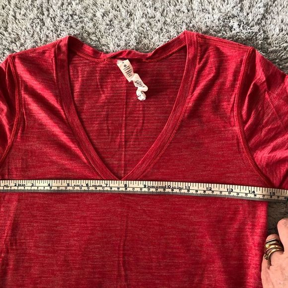 Lululemon short sleeve - Picture 4 of 5